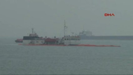 Zeytinburnu Açıklarında Su Alan Geminin Büyük Bölümü Denize Gömüldü