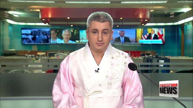 Trump meets British PM May as he issues executive order on immigration