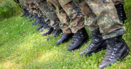 Almanya, Kışladaki Cinsel İlişki Skandalını Konuşuyor