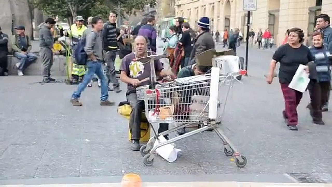 Kendi İmkanlarıyla Müzik Yapan Dayı