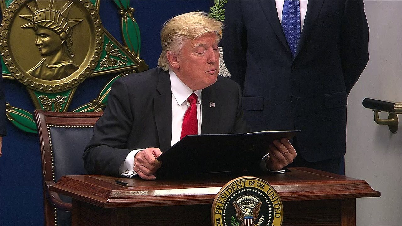 Trump verhängt Einreiseverbot für sieben muslimische Staaten