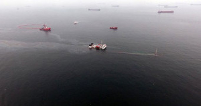 Sızıntı Üzerine Batan Kuru Yük Gemisi Bariyerlerle Çevrildi