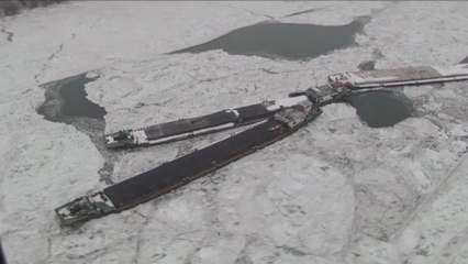 Παγιδευμένα πλοία στον παγωμένο Δούναβη