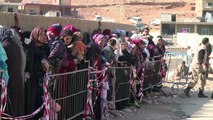 لاجئون سوريون في لبنان ينددون بقرار ترامب 