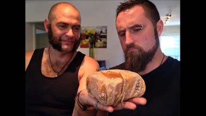 Cet homme a découvert un vieux cheeseburger McDonald qui a 20 ans d'existence.