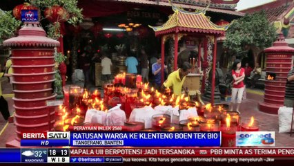 Warga Tionghoa Tangerang Bersembahyang di Kelenteng Boen Tek Bio