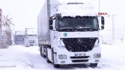 Ağrı - Tendürek Dağı Geçişi Kardan Kapandı Tır'lar Mahsur Kaldı