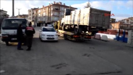 Ankara - Kamyonet 2 Otomobile Çarptı: 3 Ölü, 3 Yaralı