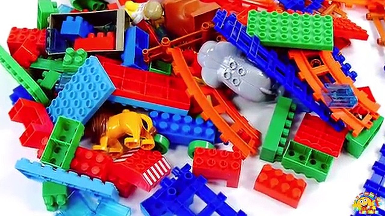 BLOCK Happy Zoo Train Animals in the Zoo Lion Elephant and Giraffe Toys VIDEO FOR CHILDREN