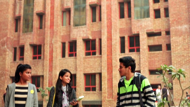 The Christmas Mannequin Challenge || Sharda University