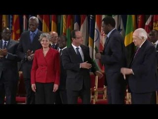 Hollande, chef de guerre, récompensé pour la paix au Mali