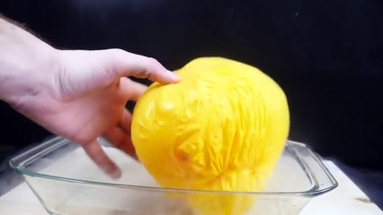 Nitrogênio Líquido VS Bola De Futebol!