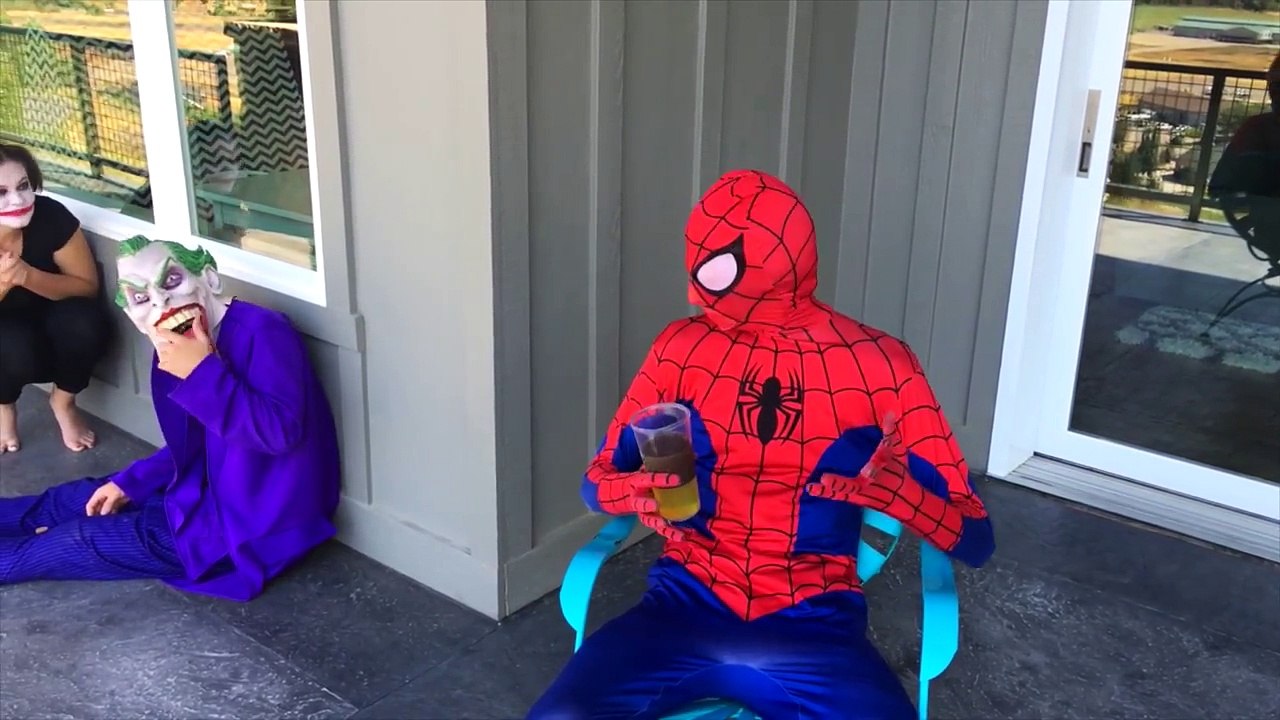 Joker Girl And Joker Turn Into Food?!? Spiderman Tries to Eat Them In 4K