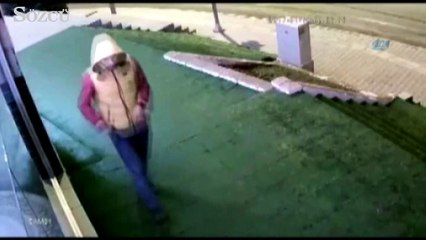 Parmak izlerini mendille temizleyip kaçtılar