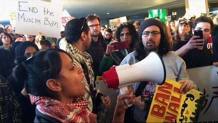 US judge temporarily blocks Trump's immigration ban