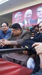 Watch Imran Khan Laughs At Sheikh Rasheed Starts Eating Biryani On Stage