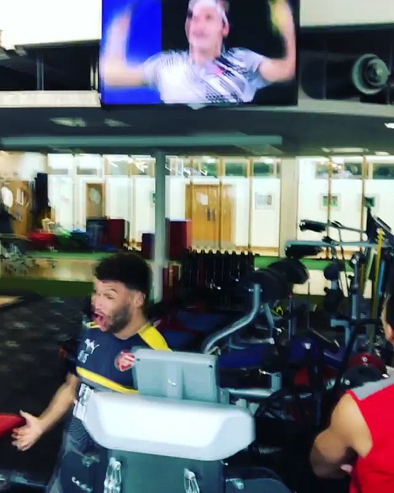 Les joueurs d'Arsenal s'enthousiasment pour la victoire de Roger Federer