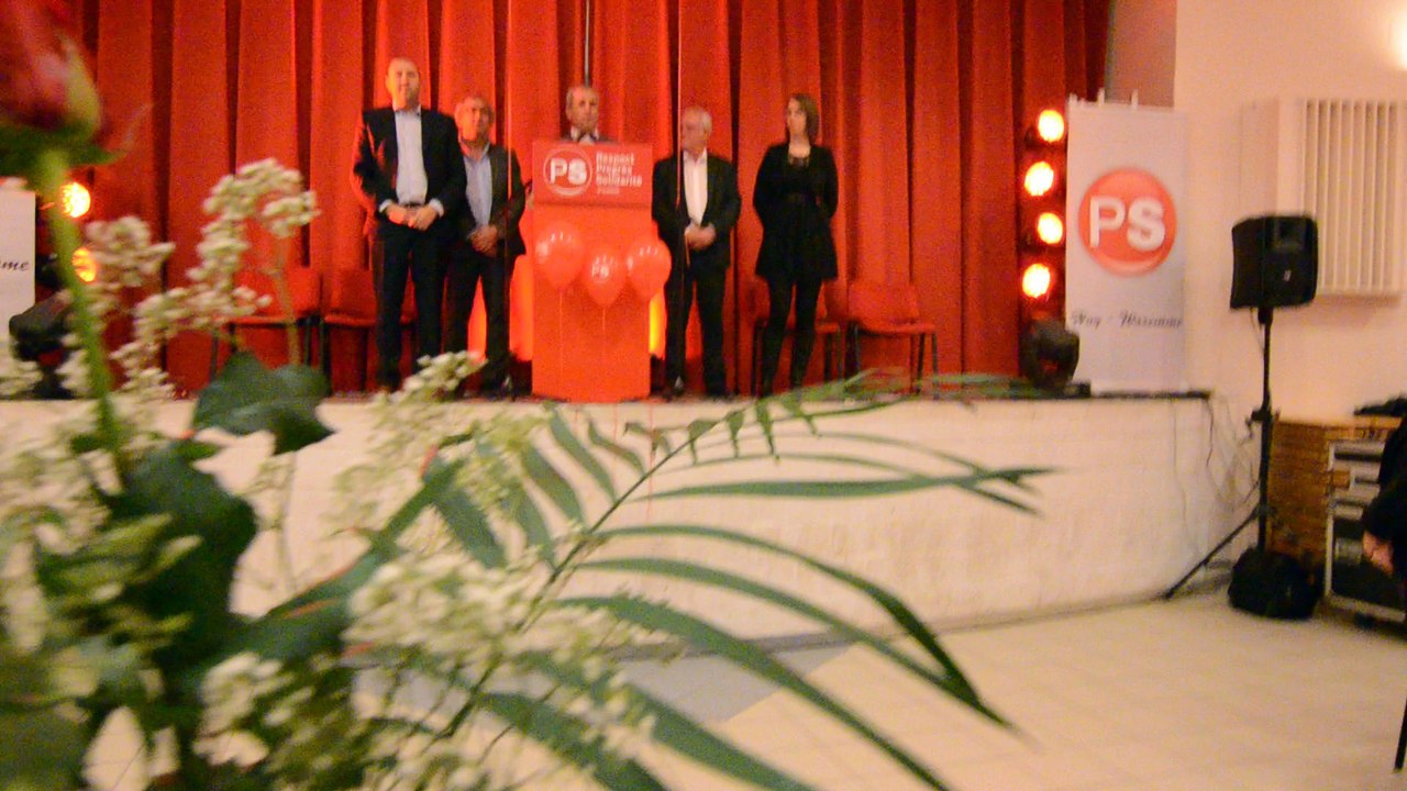 Christophe Lacroix chante l'Internationale