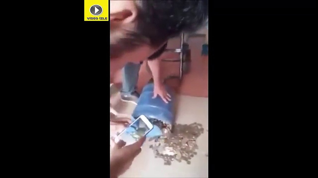 Damacanayı Kumbara Yapan Adam