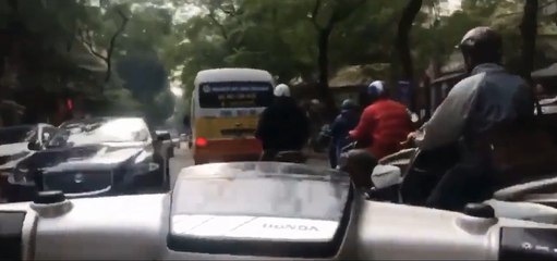 Un scooter prend tous les risques.