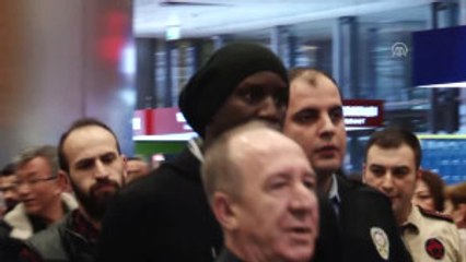 Demba Ba, Beşiktaş Için Istanbul'a Geldi