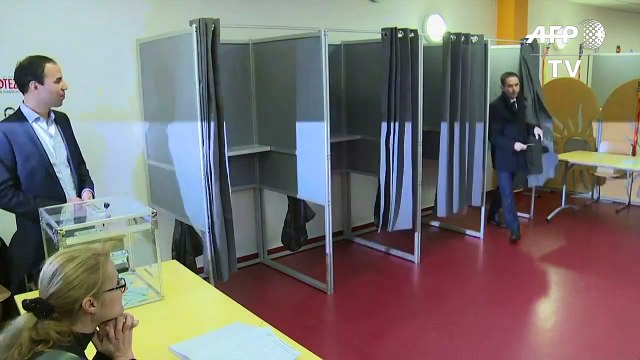 Benoît Hamon a voté dans son fief à Trappes