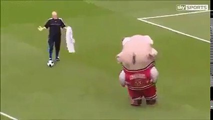 Homem é engolido por sapo ( Man is swallowed by frog) (360p_30fps_H264-96kbit_AAC)