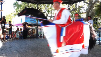 209 ème fête de Mèze - La danse du chevalet