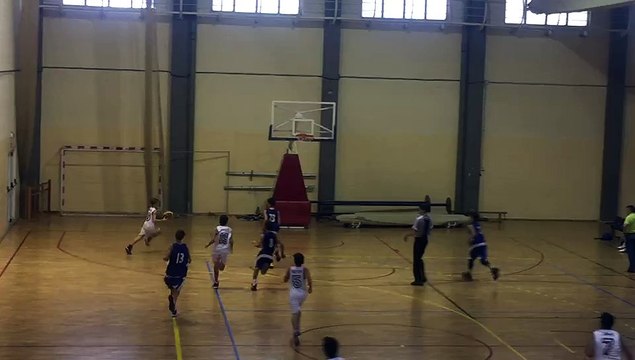 CANASTA DE IVAN JIMENEZ DEL C.B. CHIPIONA AGROGADES.