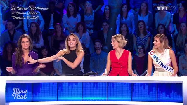 Miss France 2017 : le décolleté de Malika Ménard fait le buzz