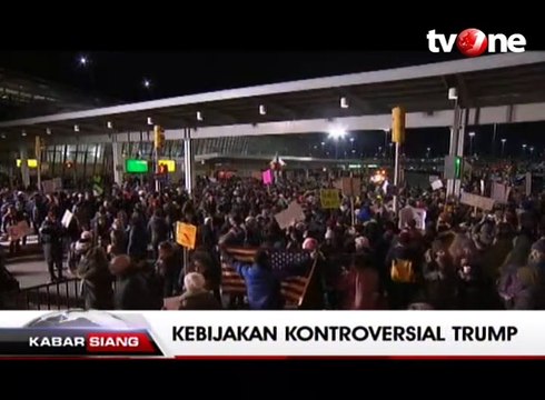 Ribuan Warga Berunjuk Rasa di Sejumlah Bandara AS