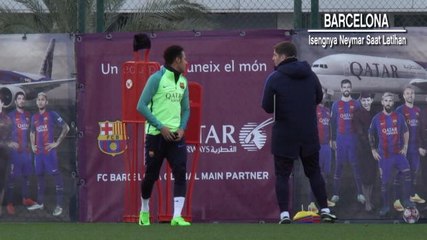 VIRAL: Sepakbola: Isengnya Neymar Saat Latihan