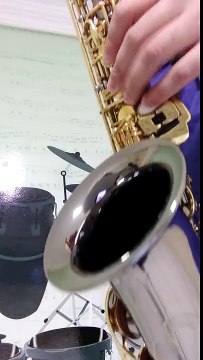 Jr. Castro testando um sax alto Eagle Sa500 Bg