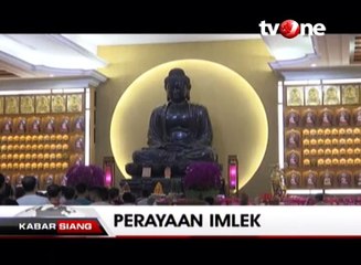 Etnis Tionghoa Berkumpul di Kuil Dhong Zen