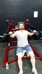 Serie de press militar en máquina para hombros