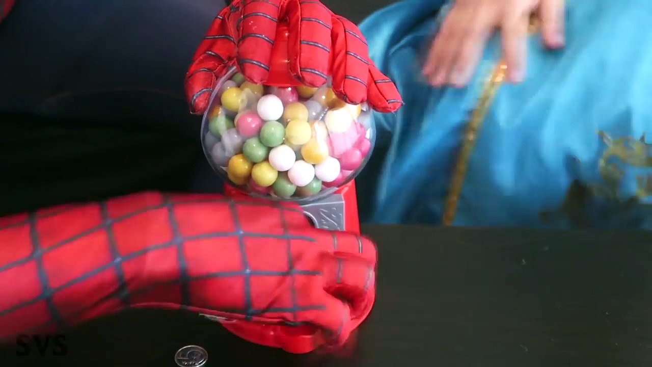 FROZEN ELSA vs JOKER TOILET BATTLE w/ Spiderman Pink Spidergirl Hulk Bubble Gum - Funny Superheroes