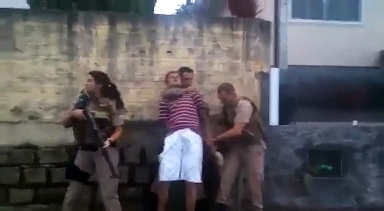 Foi bater em policial e levou tiro
