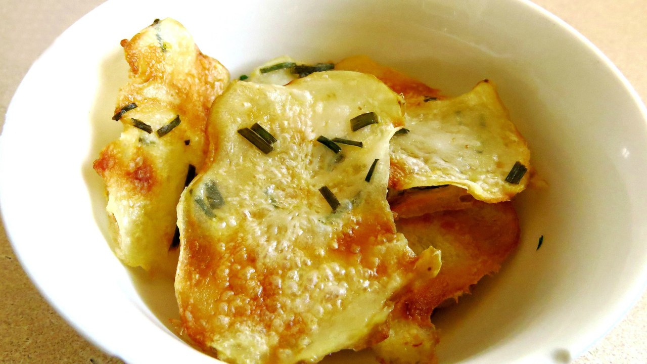 SOUR CREAM & CHIVES MICROWAVE POTATO CHIPS FOR COLLEGE STUDENTS