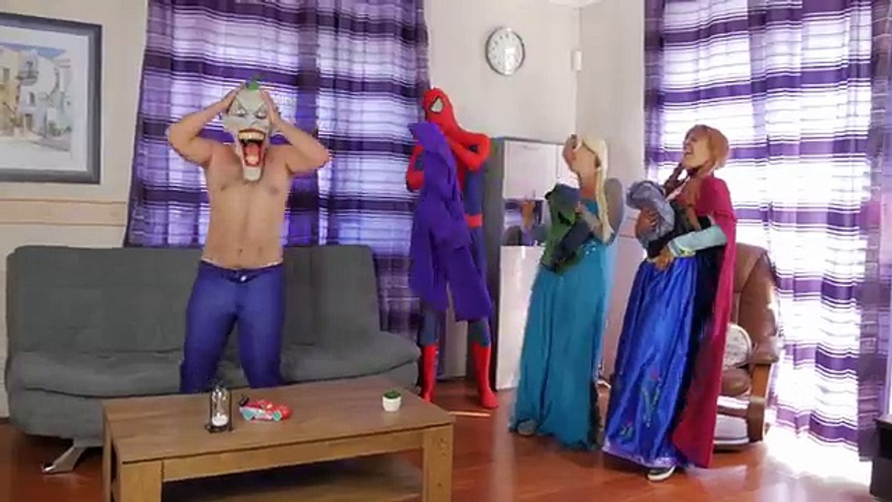 Spiderman and Joker Loses Clothes Fozen Elsa Wash! w/ Frozen Anna Maleficent Doctor in Real Life