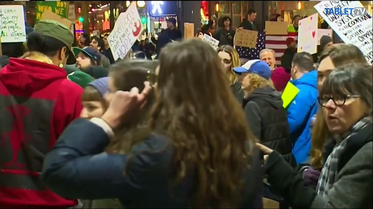 Desaťtisíce ľudí protestovali proti Trumpovmu imigračnému výnosu