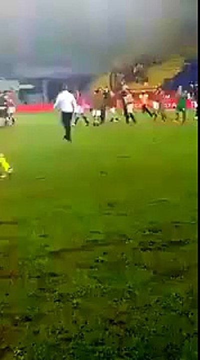 تحية هيرفي رينارد مدرب المغرب ل عصام الحضري عقب الفوز على المغرب