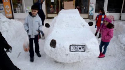 Yüksekova'da "Kardan Araba" Ilgi Görüyor