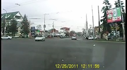 ДТП. Черкесск. 23.03.2013 мерседес и эвакуатор )