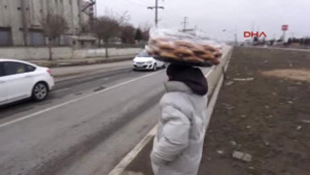 Edirne Tatilde Simit Satarak Okul Harçlığını Çıkarıyor