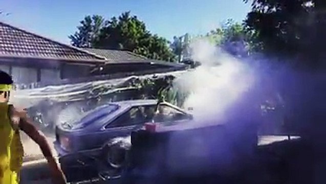 Mais WTF??? Une bière, un burn en voiture et un saut débile!