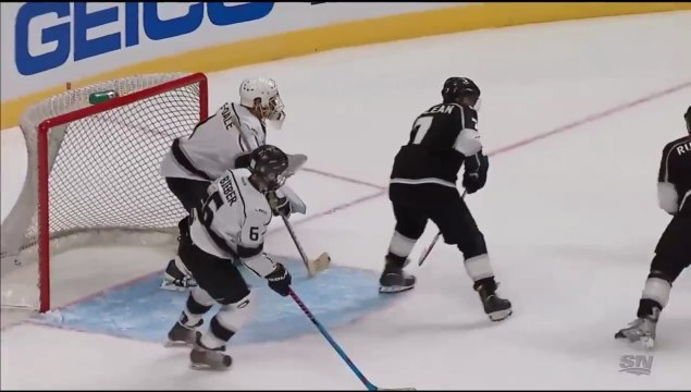 Justin Bieber très doué au hockey sur glace (NHL All Star Game)
