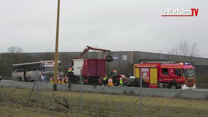 Скачать видео: Carambolage sur l'A13 dans les Yvelines : de nombreux blessés