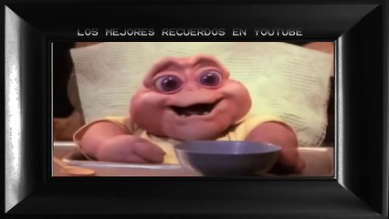 DINOSAURIOS - bebe sinclair mirando television