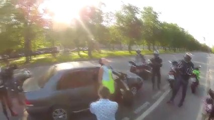 Tải video: Un road rage qui va tourner très très mal... Motards VS chauffard