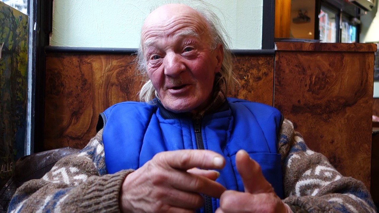 EXTRAIT Ni vu ni connu - bains douches